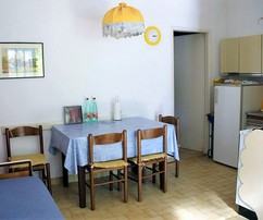 Piękny dom apartamentowy nad morzem w pobliżu Trogiru