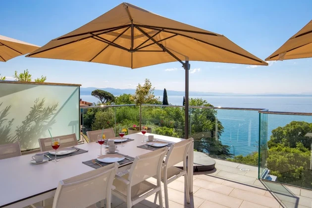 EXCLUSIVE APARTMENT, IN A QUIET LOCATION, 50 M FROM THE SEA!