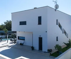 Moderna villa a Volme, Medulin, vicino al mare con una piscina unica