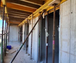 Riwiera Omiš, dwupokojowe mieszkanie w nowoczesnym nowym budynku blisko morza