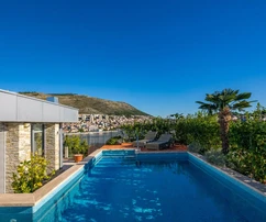 Attico con piscina in vendita a Dubrovnik in Croazia