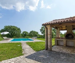 Gyönyörű isztriai kővilla úszómedencével, tágas kertben, Barban, ISZTRIA