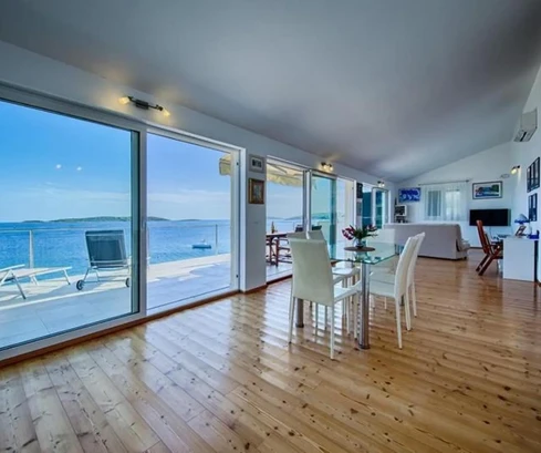 Vila na predaj na južnej strane ostrova Vis v Chorvátsku