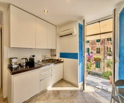 A gem in the heart of Alassio: Sea view