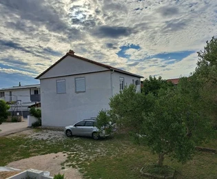 Családi ingatlan 450 méterre a tengertől