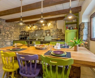 ZREKONSTRUOVANÝ KAMENNÝ DŮM S TERASOU NA STŘEŠE, NA KLIDNÉM MÍSTĚ!