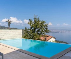 Moderné apartmány v Opatiji s bazénom