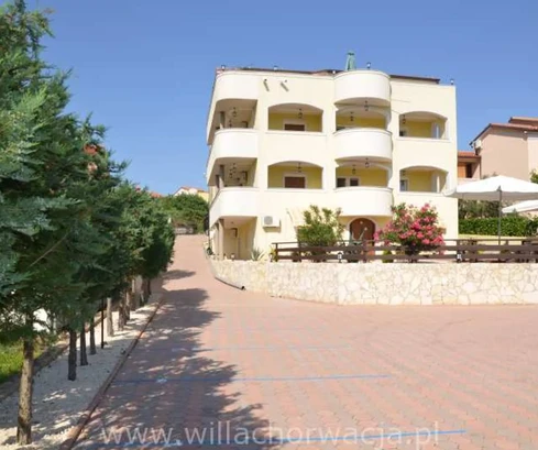 Immeuble spacieux à vendre près de la mer à Medulin en Croatie