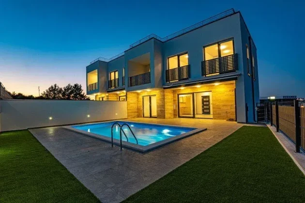 Vodice - OBRA NUEVA casa bifamiliar D con piscina