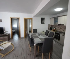 Apartmán na prvom poschodí s prislúchajúcim dvorom