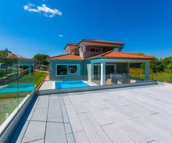 Istria, Labin, Villa moderna con piscina in un tranquillo villaggio