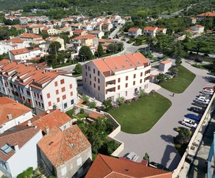 Grad Cres, Centar, trosoban stan s krovnom terasom, NOVOGRADNJA