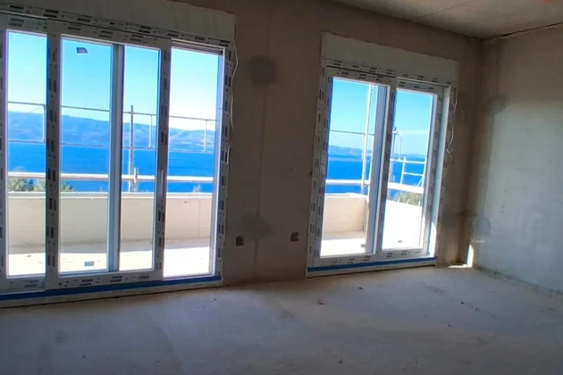 Omiš, piso de tres habitaciones en obra nueva en una zona tranquila rodeada de vegetación, 83,53 m²
