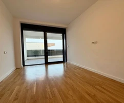 DVOUPODLAŽNÍ APARTMÁN S BAZÉNEM NA STŘEŠE A VÝHLEDEM NA MOŘE, 450 M OD PLÁŽE!