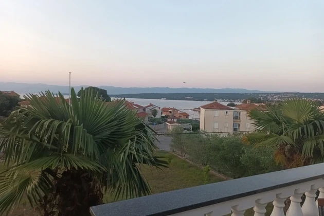 Casa indipendente con appartamenti in vendita vicino al mare in Croazia
