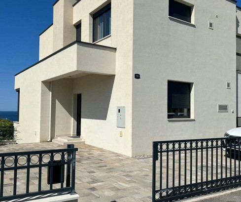 Luxuriöses Doppelhaus in Rogoznica mit atemberaubendem Meerblick