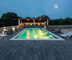 Vila se šesti byty na prodej v okolí Trogiru