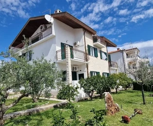 Ciovo, Okrug, casa di appartamenti 350 m2, 10 appartamenti, garage, vista mare