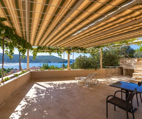 Panorama-Meerblickhaus in attraktiver Lage zu verkaufen in Kroatien