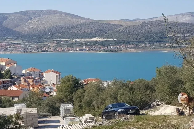 Trogir, Miševac, terrain constructible 2836 m2, vue sur la mer