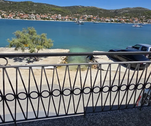 Marina, Vinišće, deux maisons en pierre 353 m², première ligne au bord de la mer