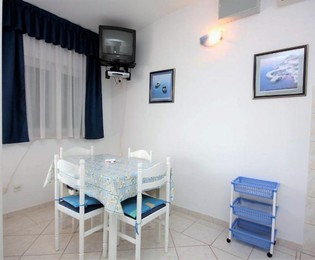 Apartmánový dům u moře v Rogoznici s nádhernou zahradou