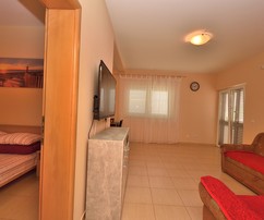 Immeuble de six appartements disponible à l'achat à Vodice