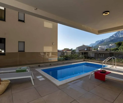 Apartment for sale with pool and garage in Tučepi in Croatia