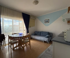 Dom z 5 mieszkaniami na sprzedaż w Vodicach w Chorwacji