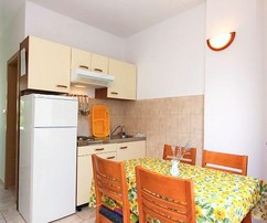 Apartmánový dům u moře v Rogoznici s nádhernou zahradou