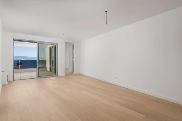 Apartamento de tres dormitorios en venta en el centro de Opatija, Croacia