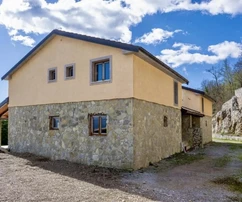 Ičići, Poljane, villa adosada con piscina, vistas panorámicas y gran jardín