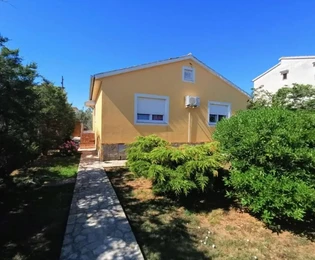 Pomer, Istra - šarmantna samostojeća kuća blizu mora