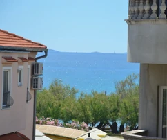 Vodice - Luxus S4 apartman, lift, tengerre néző kilátás, 50 m-re a Plava plažától