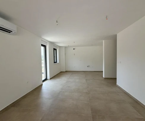 Istria, Pola, appartamento pronto per essere abitato in un edificio nuovo e moderno con ampio terrazzo e garage