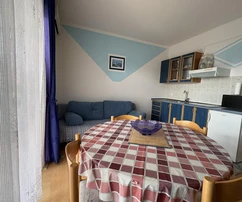 Maison de cinq appartements disponible à l'achat à Vodice en Croatie