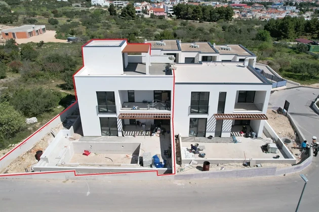 Vodice - Doppelhaushälfte S1 mit Pool und Dachterrasse