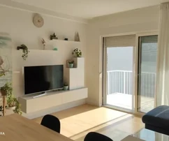 Trogir, Soline, apartamento de tres habitaciones de 100 m2 con vistas al mar, 2 plazas de aparcamiento