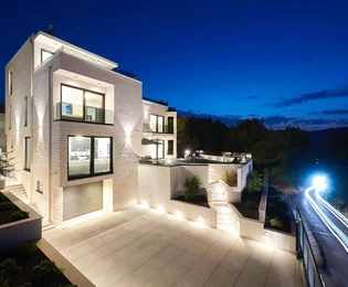 Luxusvilla mit Meerblick in Trogir zu verkaufen in Kroatien