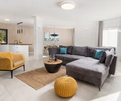 VILLA DE LUJO RECIÉN RENOVADA CON DOS APARTAMENTOS, EN UNA UBICACIÓN EXCLUSIVA, ¡A 100 M DEL MAR!