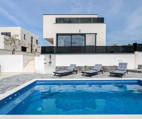 Moderne Villa mit Meerblick in Seget zu verkaufen in Kroatien