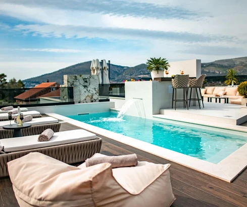 Luxusvilla mit Meerblick in Trogir zu verkaufen in Kroatien