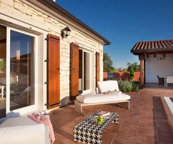 Istria, Svetvinčenat – Moderná vila s bazénom