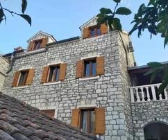 Steinhaus im Zentrum von Supetar, Insel Brac