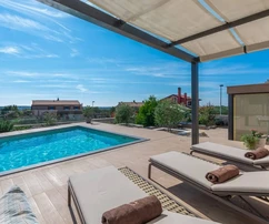 Umagban medencés villa eladó Horvátországban