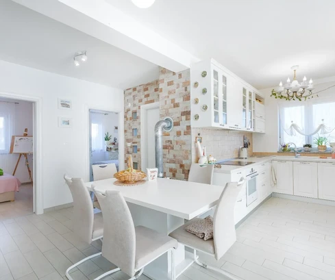 Pula, modern three-room apartment with additional apartment, garden and terrace, 136 m²