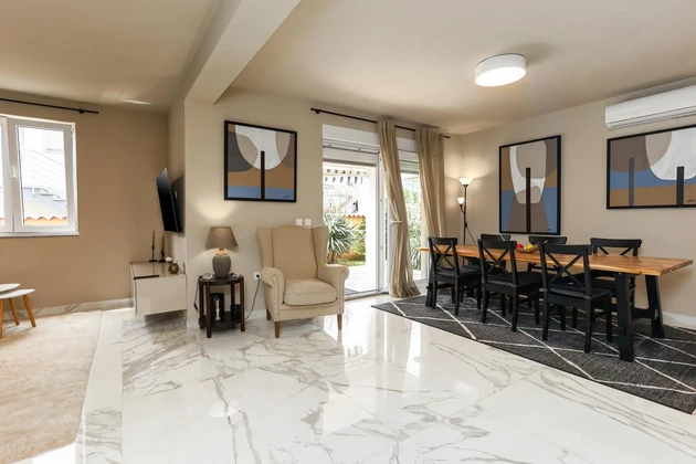 Fažana, Valbandon, appartement design de trois pièces avec jardin