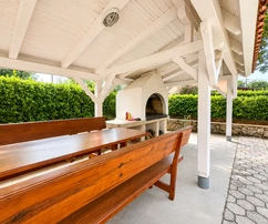 Malinska - Dom wolnostojący z czterema mieszkaniami