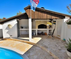 Vodice - casa con tres apartamentos, piscina, vista al mar