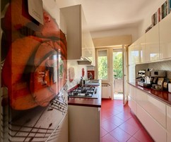 RENOVATED FOUR-BEDROOM APARTMENT IN THE HEART OF SAN LORENZO AL MARE